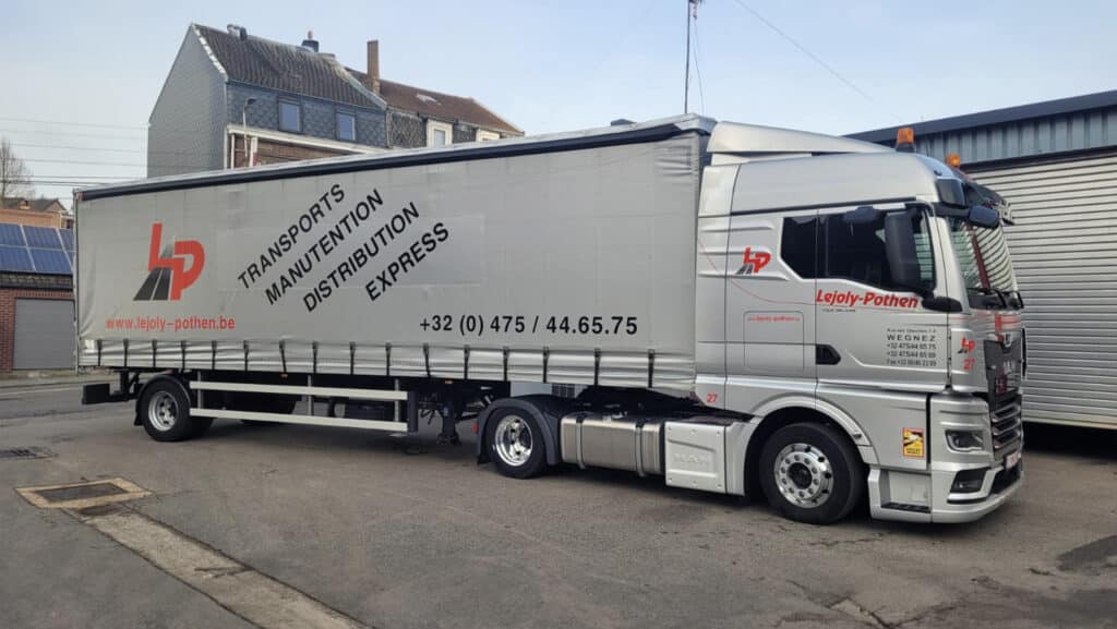 Photo d'un camion de transport express de l'entreprise Lejoly-Pothen